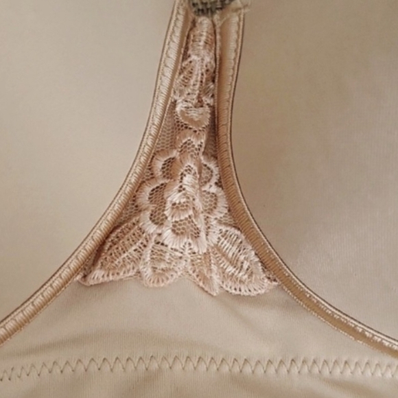 42 D Vanity Fair Wirefree bra - Picture 2 of 4